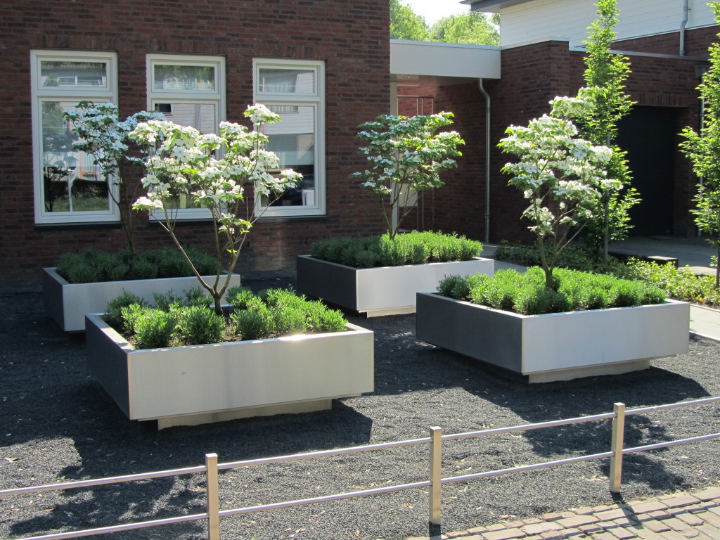 Plantenbakken met sprong en LED verlichting - Gardinox BV Plantenbakken met sprong en LED verlichting - Gardinox BV