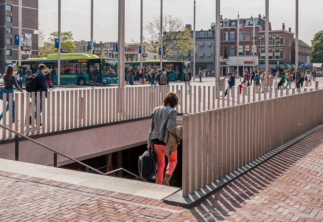 RVS afzetpalen station Haarlem